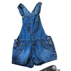 Size 13 in excellent shape. No boundaries.